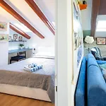 Sky Nido- Mansardato In Centro Storico Apartamento