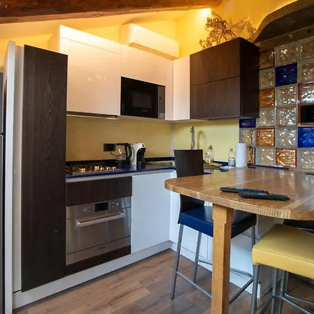 Sky Nido- Mansardato In Centro Storico Appartement Triëst