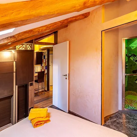 Sky Nido- Mansardato In Centro Storico Apartment